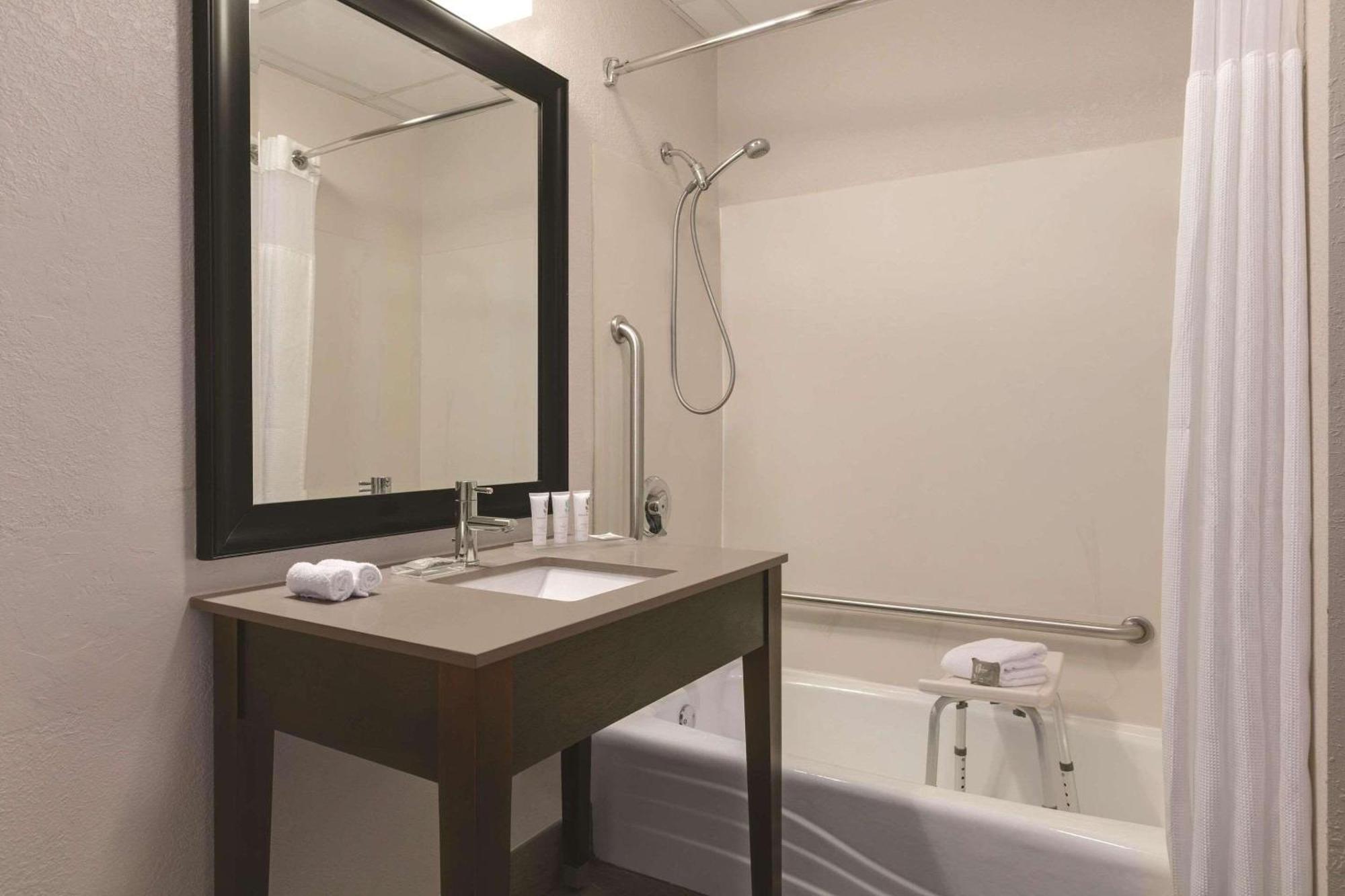 Country Inn & Suites By Radisson, Port Clinton, Oh Eksteriør billede